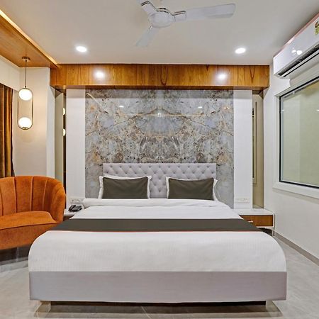 Hotel Collection O Alpha One Ahmedabad Exterior foto