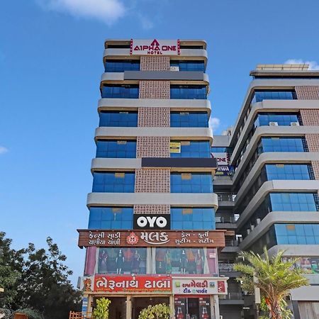 Hotel Collection O Alpha One Ahmedabad Exterior foto