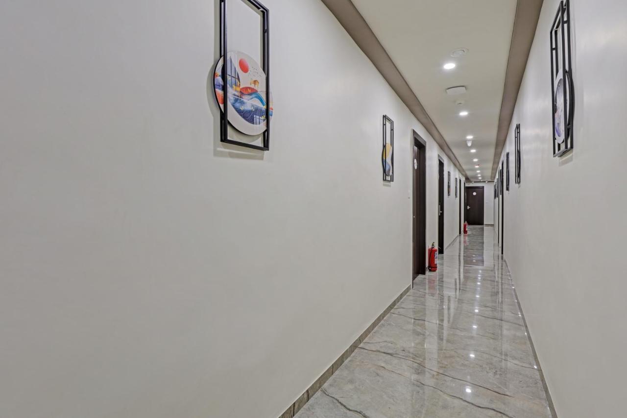 Hotel Collection O Alpha One Ahmedabad Exterior foto