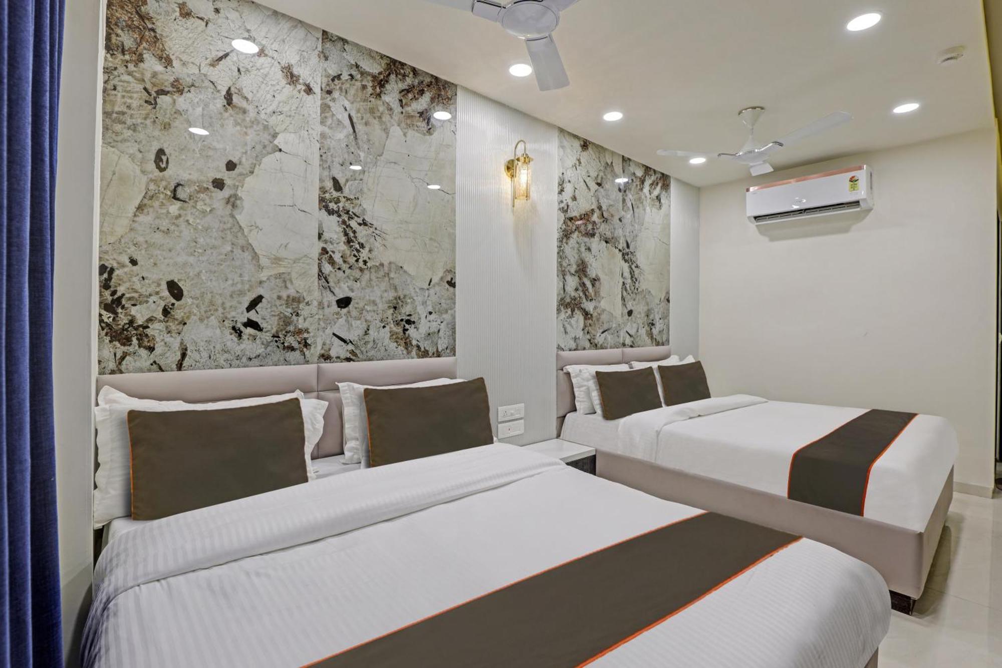 Hotel Collection O Alpha One Ahmedabad Exterior foto